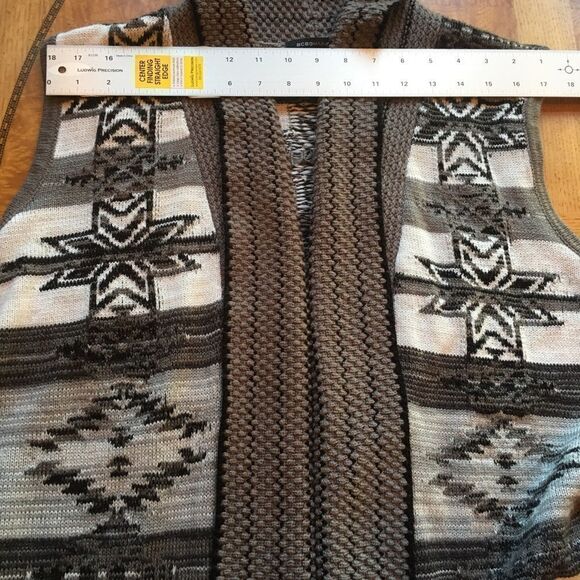 BCBG SLEEVELESS Cardigan Vest with Folding Lapel! - Picture 13 of 16